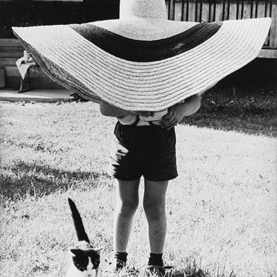 Morgarten, Switzerland, Lorenzo under hat, with cat, Stampa vintage ai sali d'argento