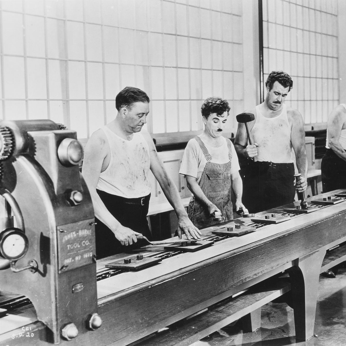 Anonimo - Charlie Chaplin in "modern Times"