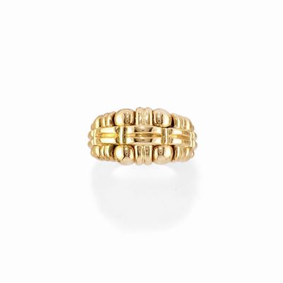 Anello in oro giallo 18k con decoro inciso