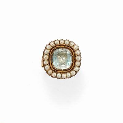 Anello con topazio azzurro, oro giallo 18k, XIX secolo