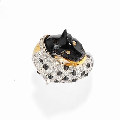 Anello pantere, oro bicolore 18k con onice, diamanti e smeraldi