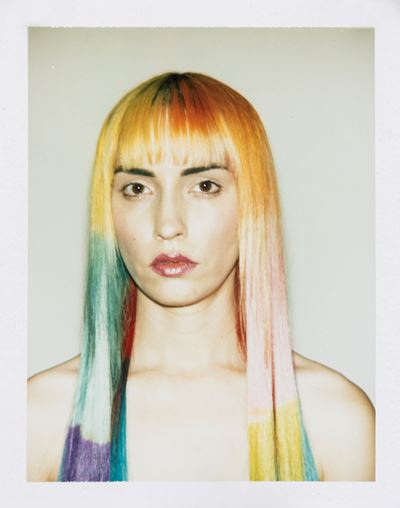 Cassandra, Polaroid sotto plexiglass