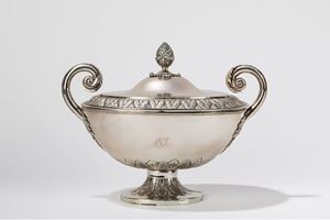  - Grande zuppiera biansata in argento. Torino, primo quarto del secolo XIX, saggiatore Giuseppe Fontana