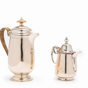 Silver tea pot and milk jug, 20th Century 