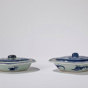 Due piccole legumiere in porcellana bianca e blu. Cina, Compagnia delle Indie, secolo XIX