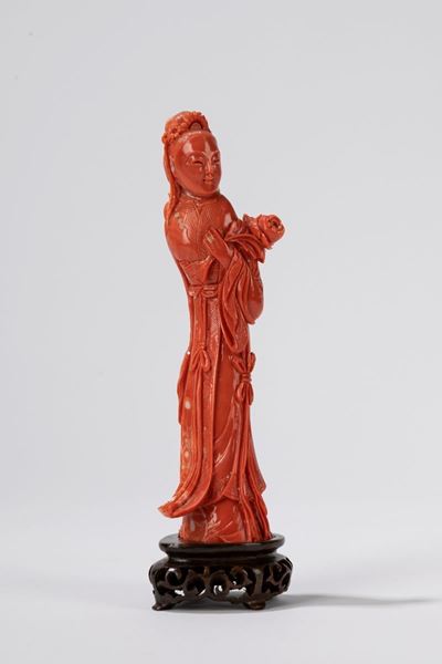 Scultura in corallo raffigurante Guanyin, Cina, inizio XX secolo