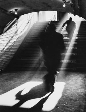 Sortie de Metro, Paris