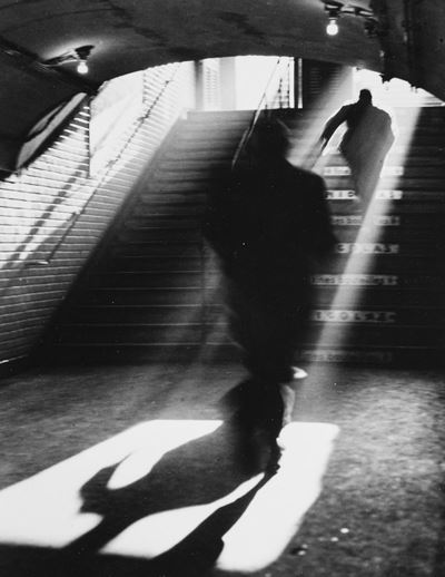 Sortie de Metro, Paris - Stampa successiva alla gelatina ai sali d'argento, 1955