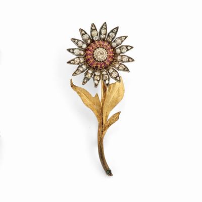 Spilla a fiore in oro giallo 18k e argento con diamante e rubini