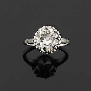 A 18K white gold and diamond ring
