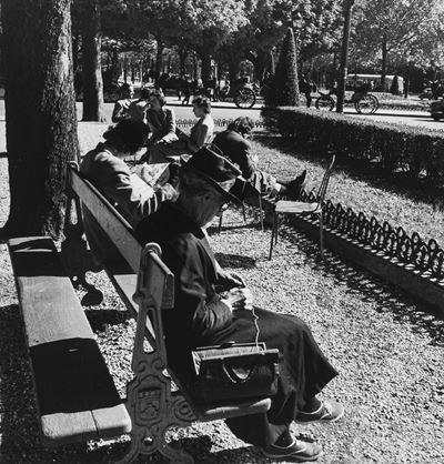 Rond-point des Champs Élysées, Paris, Stampa successiva alla gelatina ai sali d'argento, 1951