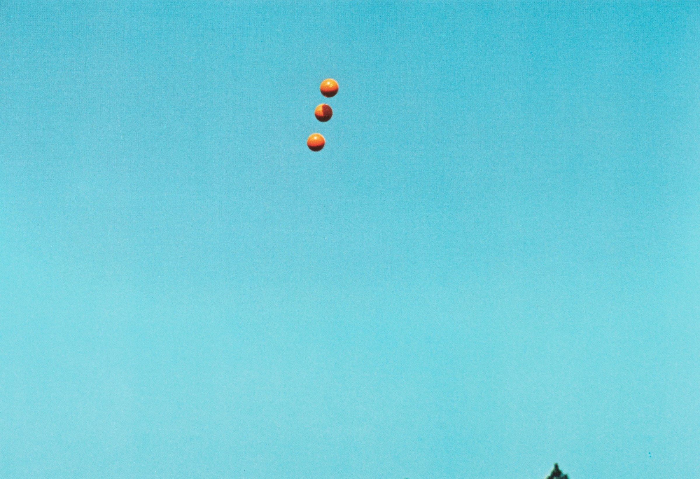John Baldessari - Throwing Three Balls in the Air to Get a Straight Line, 12 stampe offset su car...