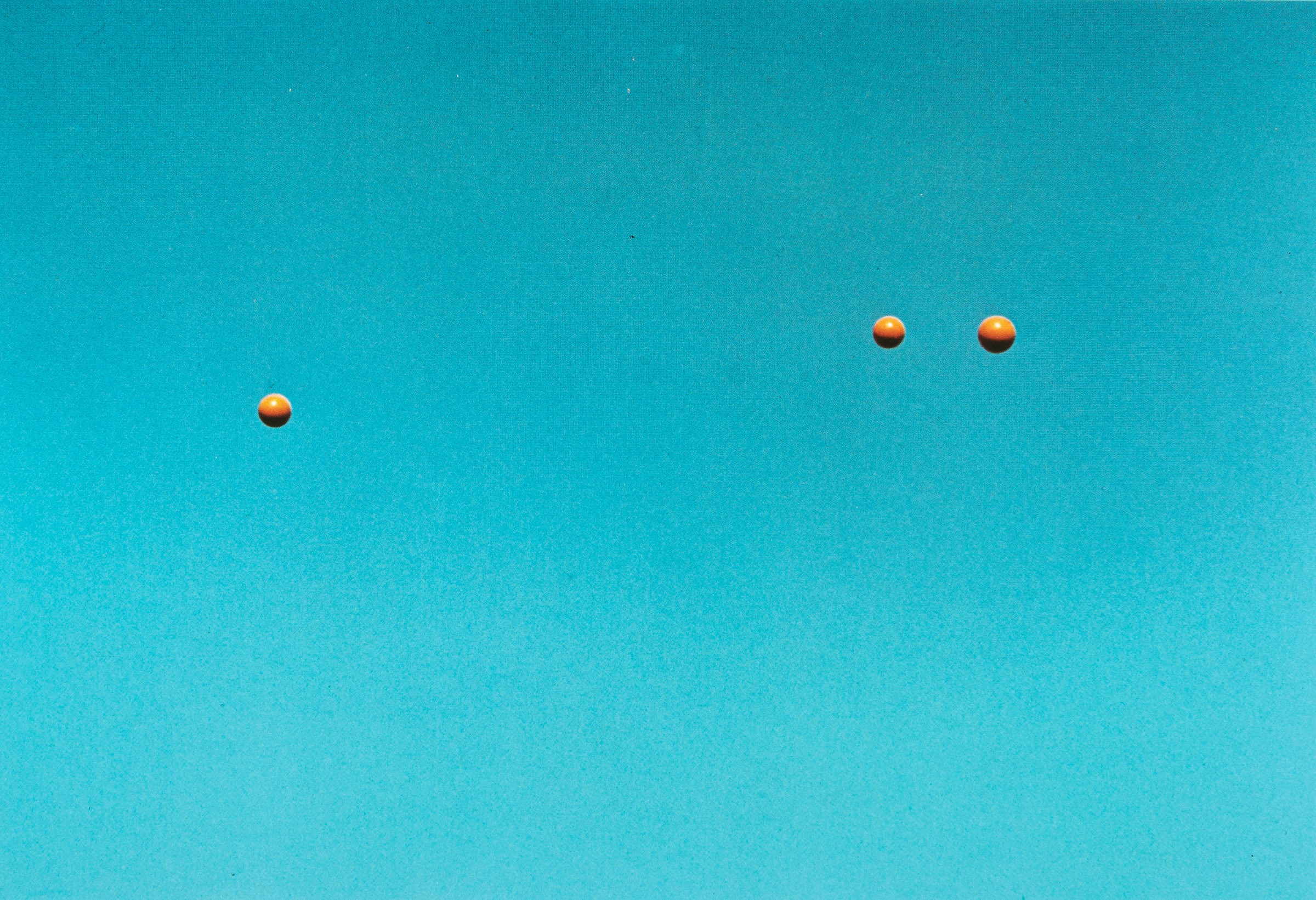 John Baldessari - Throwing Three Balls in the Air to Get a Straight Line, 12 stampe offset su car...