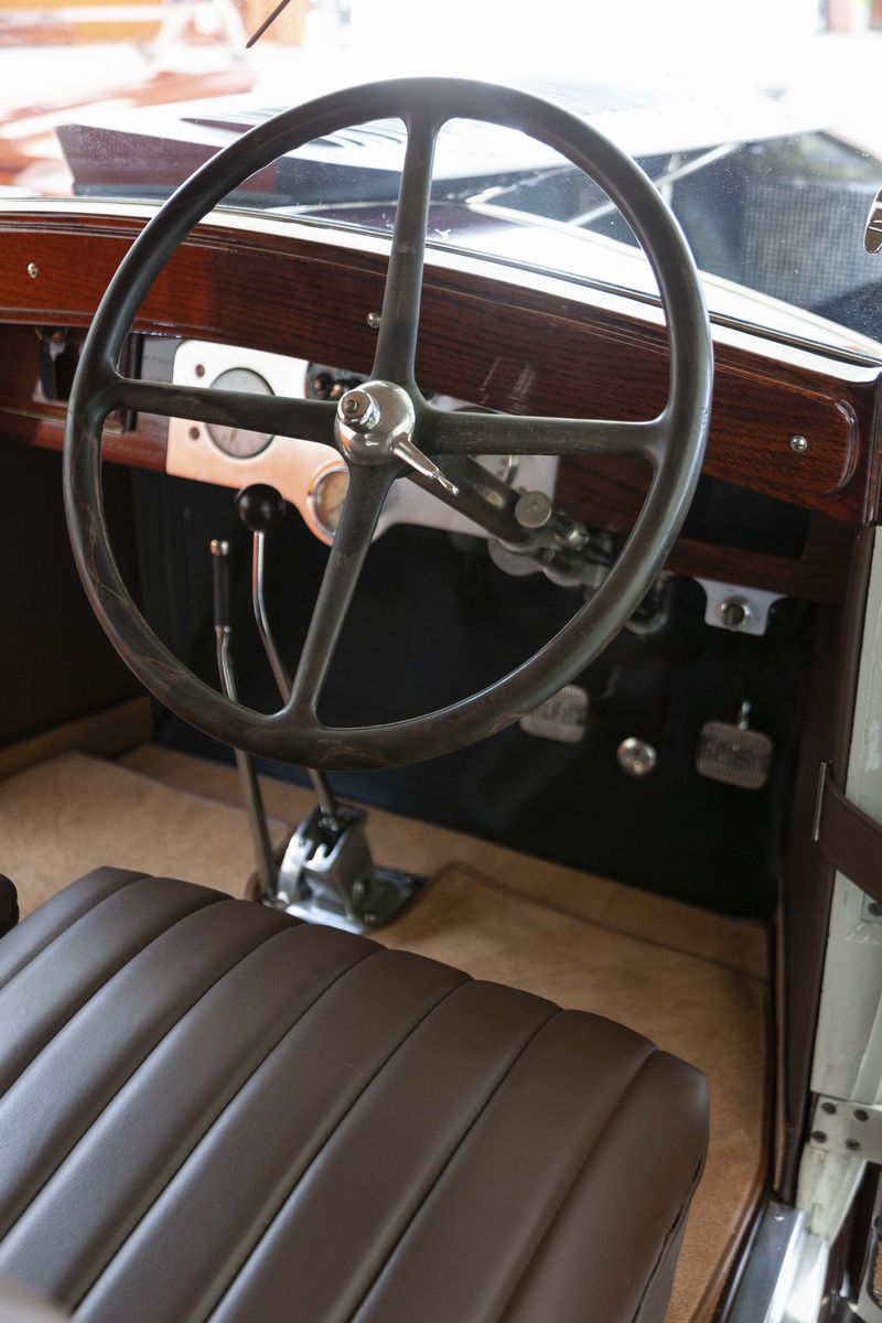 Alfa Romeo 6C 1750 Turismo Cabriolet (Pinin Farina)