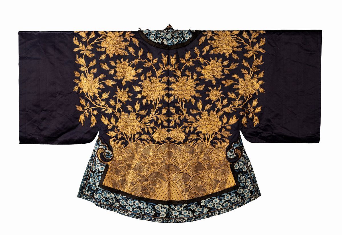 Veste Qing corta in seta riccamente ricamata, Cina, fine XIX secolo