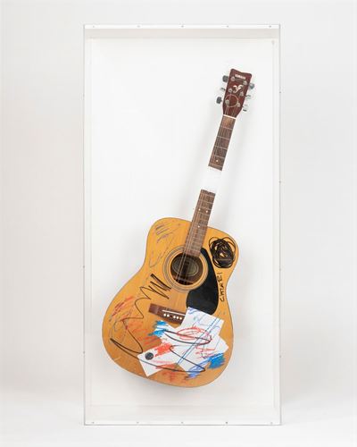 Chitarra; tecnica mista e collage su tavola, 2002