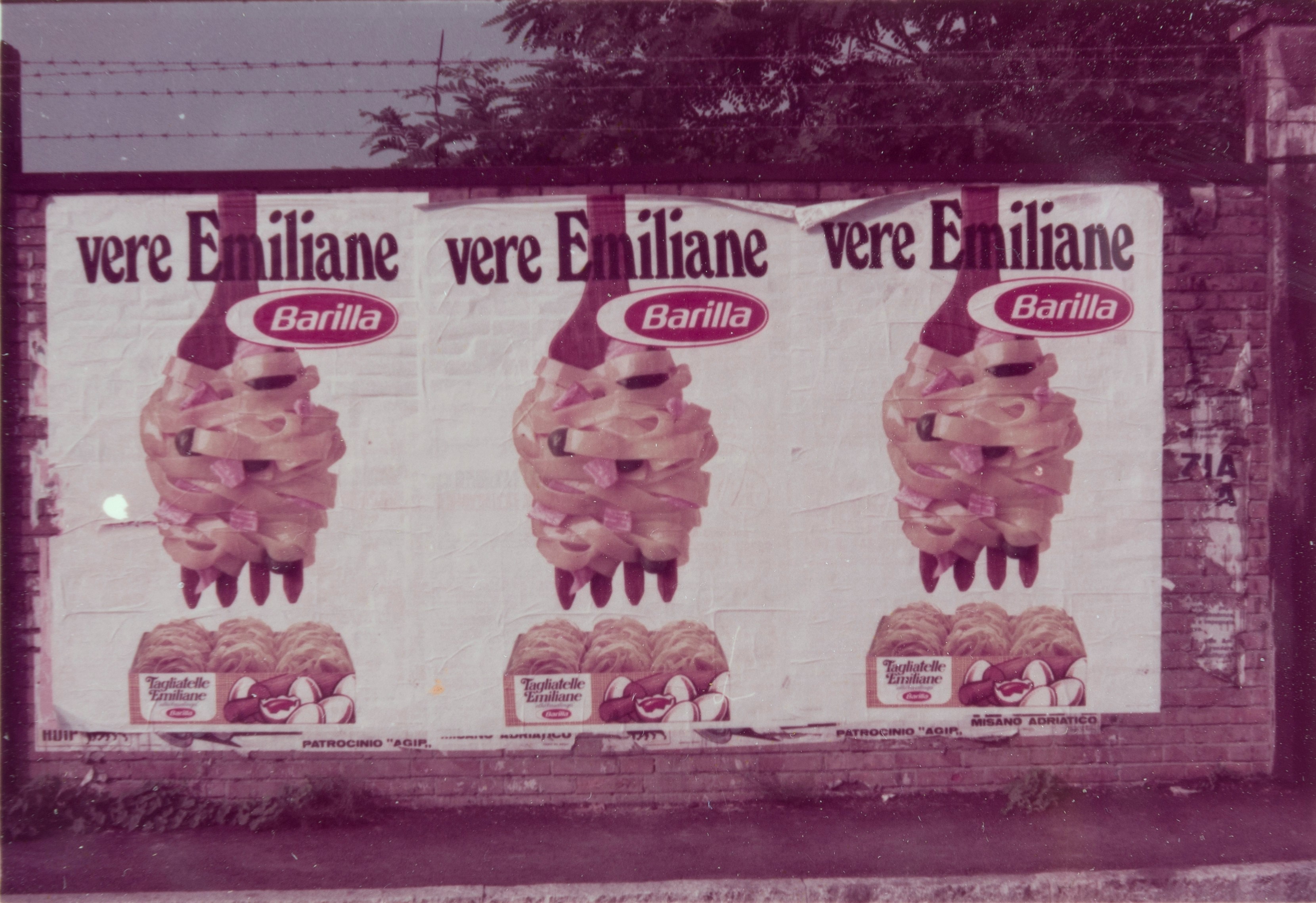 Luigi Ghirri - Modena, dalla serie 'KM 0,250', 33 stampe cromogeniche vintage
