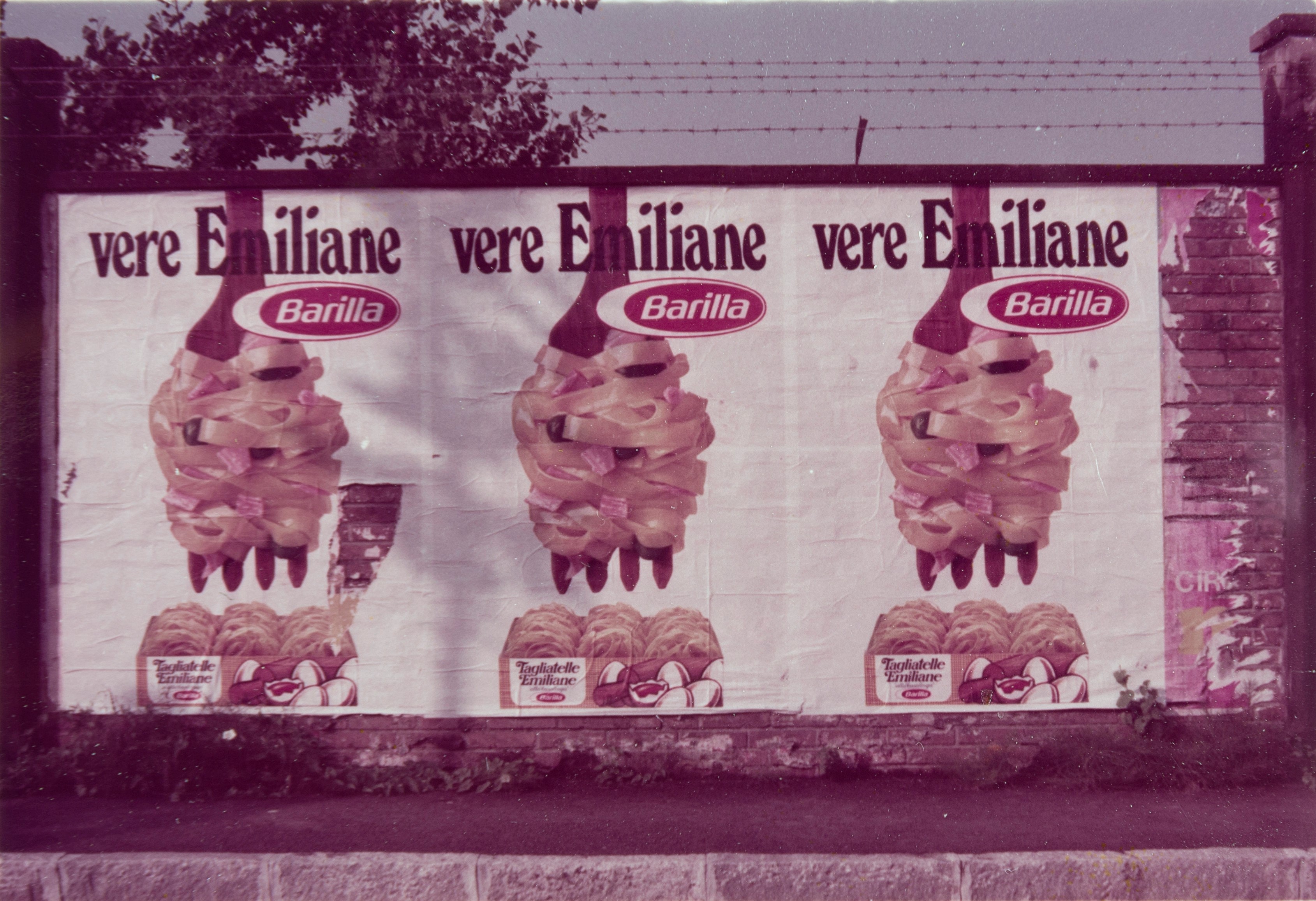 Luigi Ghirri - Modena, dalla serie 'KM 0,250', 33 stampe cromogeniche vintage