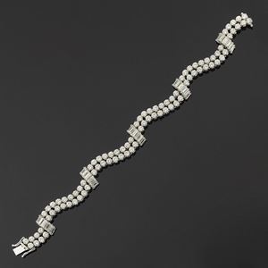 A 18K white glod and diamond bracelet, circa 1970-80
