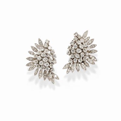 Orecchini, diamanti taglio brillante e huit-huit, oro bianco 18k