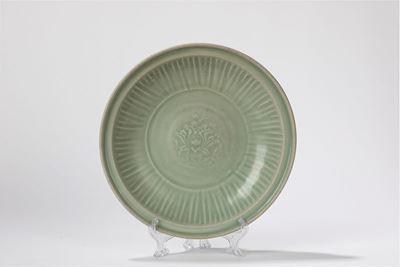 Piatto in porcellana celadon Longquan, Cina, fine dinastia Yuan/inizio dinastia Ming, diametro cm...