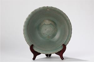 A celadon plate. China/Korea, late Yuan dynasty/ early Ming dynasty