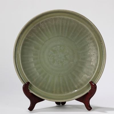 Piatto in porcellana celadon Longquan, Cina, fine dinastia Yuan/inizio dinastia Ming