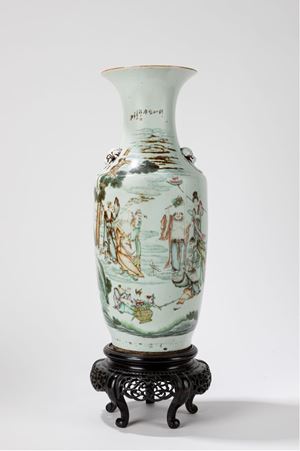 Vaso a balaustro in porcellana. Cina, periodo Tongzhi (1861-1875)