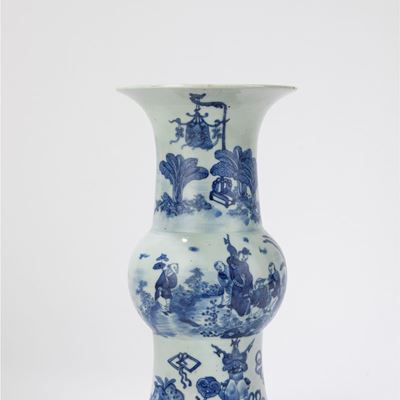 Vaso Gu in porcellana bianca e blu, Cina, periodo Guangxu (1875-1908)