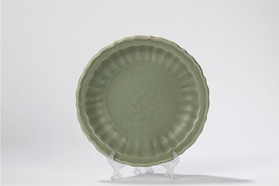 Piatto in porcellana celadon Longquan, Cina, fine dinastia Yuan/inizio dinastia Ming