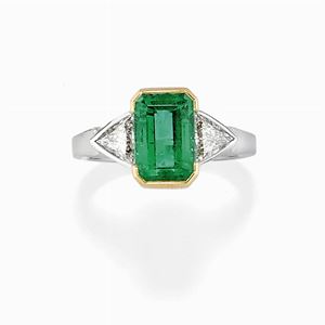 Anello con smeraldo e diamanti