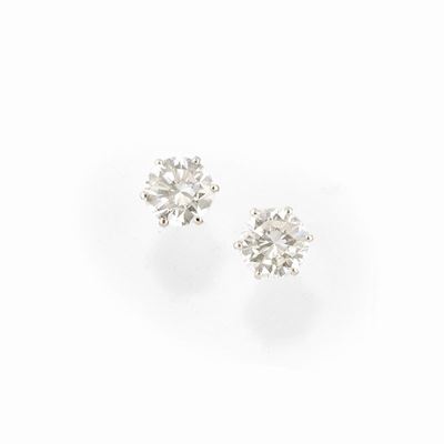 Orecchini in oro bianco 18k con diamanti taglio brillante