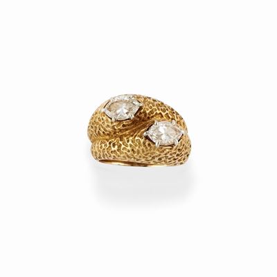 Anello in oro bicolore 18k con diamanti taglio marquise
