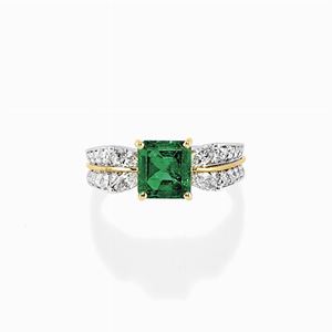  - Anello con smeraldo e diamanti