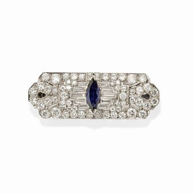Spilla in platino con zaffiro taglio marquise e diamanti
