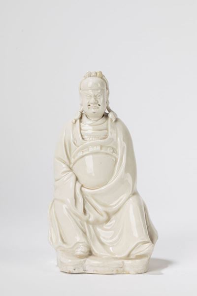 Scultura in porcellana Blanc de Chine raffigurante dignitario, Cina, XIX secolo