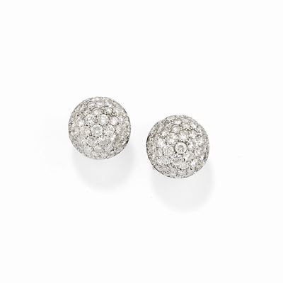Orecchini, in oro bianco 18k con diamanti taglio brillante (totale ct 3,00 circa)