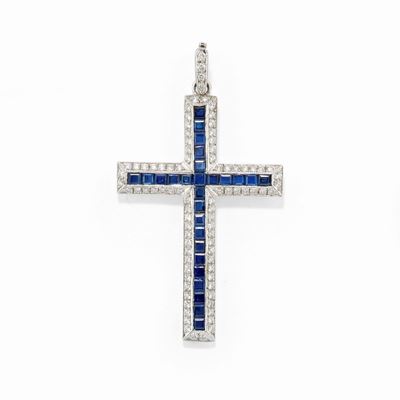 Pendente a croce in oro bianco 18k con zaffiri e diamanti