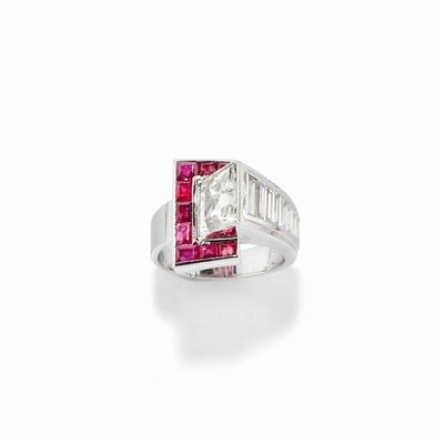 Anello Deco in platino con diamante taglio carré e rubini Burma