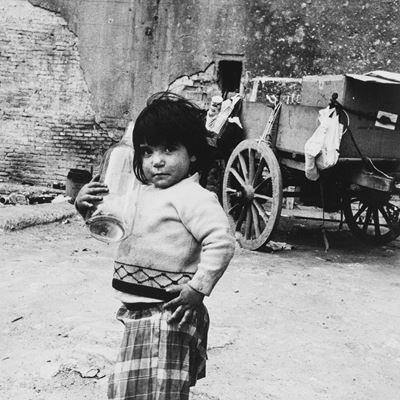 Palermo - Bimba in Cerca di Acqua