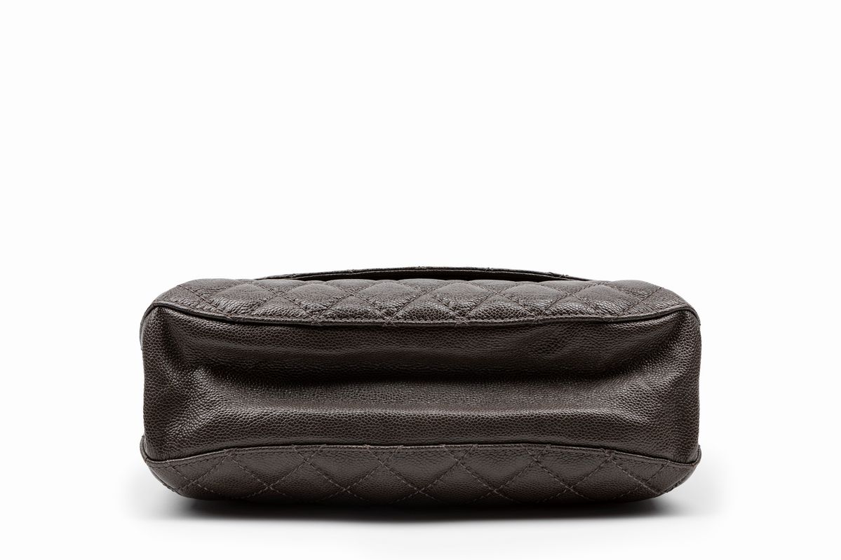 Chanel - Borsa in pelle caviar matelassé tortora con tracolla a catena