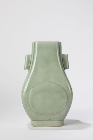 A "Fang Hu" celadon vase. China, late Qing dynasty/ Republic Period