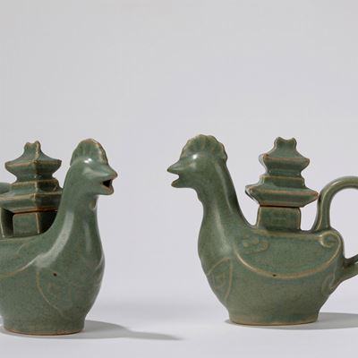 Coppia di versatoi in ceramica celadon, Cina, secolo XX