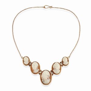  - Collana con cammei