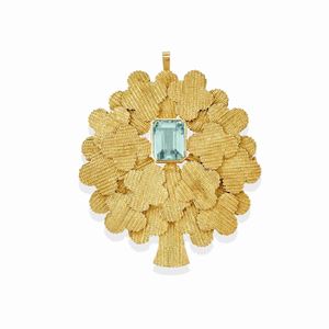 A 18k yellow gold and aquamarine pendant-brooch, Pao Ying Wang