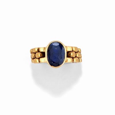 Anello in oro giallo 18k con zaffiro ovale di circa 2,50 ct