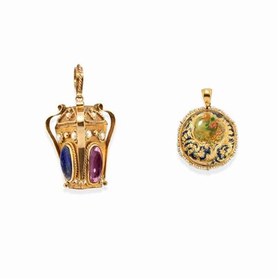 Due pendenti in oro giallo 18k con smalto policromo e pietre dure colorate