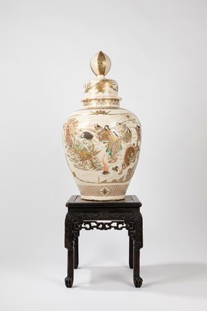Grande potiche in ceramica Satsuma. Giappone, periodo Meiji (1868-1912)