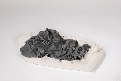 Rilievo in metallo e gesso del 1988