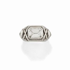  - Anello con diamanti